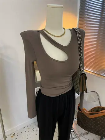 直角平肩镂空修身螺纹棉弹力长袖t恤女秋装设计感打底衫垫肩上衣商品大图