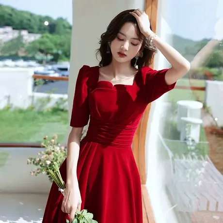 缎面敬酒服新娘夏季2023新款酒红色结婚礼服女回门收腰修身连衣裙图片