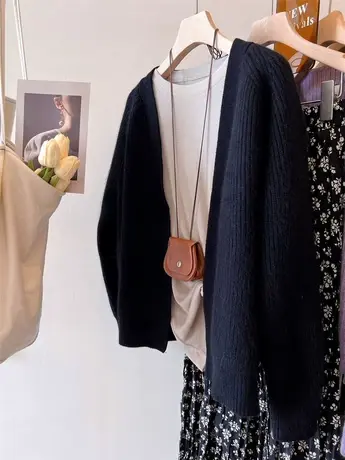 毛乎乎的厚毛衣开衫 V领厚实软糯浣熊毛无扣纯色针织衫 短外套女图片