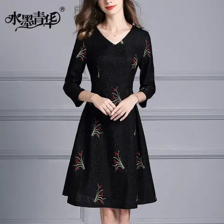 水墨青华春装新品时尚V领修身A摆优雅收腰显瘦蕾丝绣花连衣裙图片