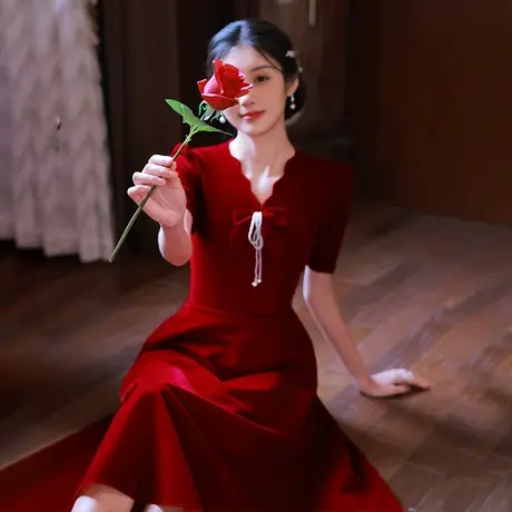 订婚礼服红色连衣裙敬酒服小个子新娘高级感2023新款夏季简单大方图片