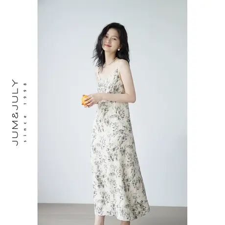 嘉茱莉2023年新款法式吊带连衣裙女V领温柔风吊带裙夏季褶皱长裙图片