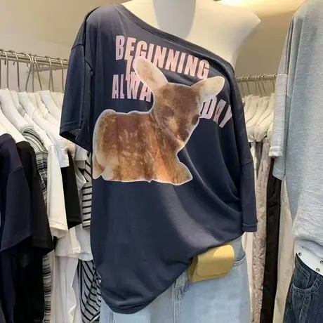 斜肩短袖宽松2025新款小鹿t潮范上衣绝美独特超好看夏季衣服女T恤图片