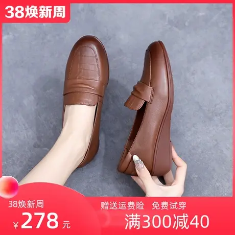 2024大码女鞋41一43春季新款真皮舒适妈妈鞋坡跟妈妈鞋上班工作鞋图片