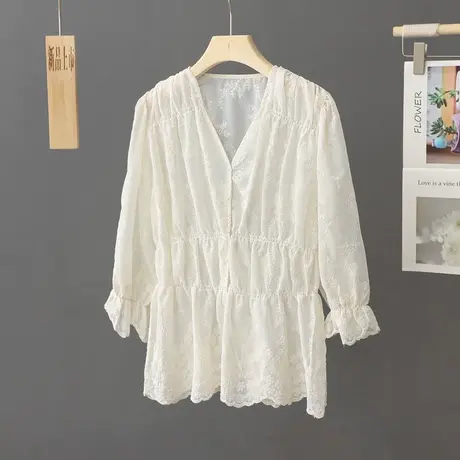 法式洋气喇叭袖蕾丝衫女夏季V领中袖衬衣裙摆式上衣薄款套头衬衫图片