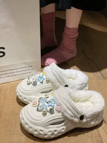 卡通加绒洞洞鞋女冬外穿2023新款厚底防滑时尚可爱少女心包头棉拖图片