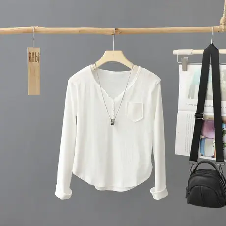 小众短款长袖显瘦露腰t恤女2023年早秋新款细条圆领收腰打底体恤图片