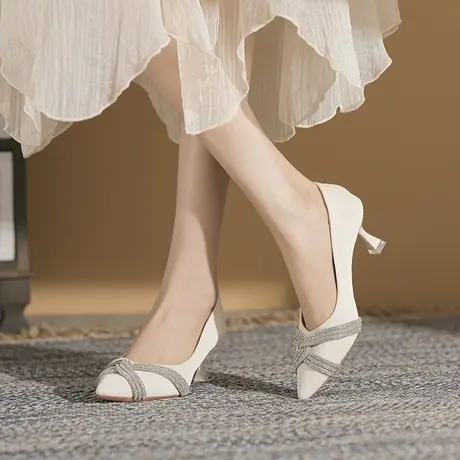 2024年春夏季新款法式少女尖头高跟鞋女细跟性感气质水钻浅口单鞋图片