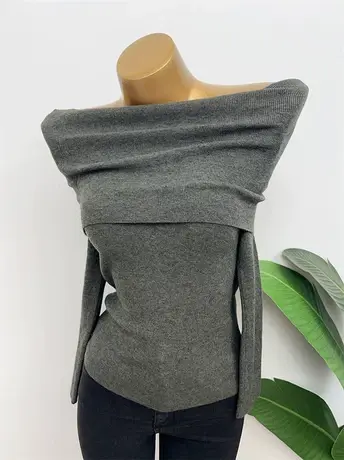 甜心纯欲风~灰色一字肩长袖针织衫女2023秋冬修身显瘦设计感露肩商品大图