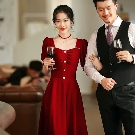 敬酒服新娘2023新款秋季丝绒简单大气订婚红色礼服回门答谢宴长款图片