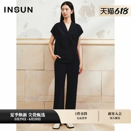 INSUN恩裳专选夏季气质捏褶藏蓝色V领上衣图片