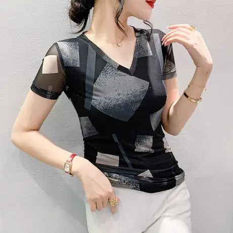欧货性感T恤女短袖2024夏天新款洋气网纱上衣扎染印花小衫V领丅恤图片