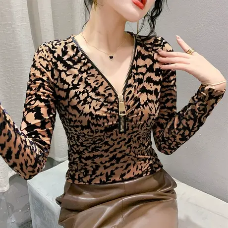 性感豹纹V领T恤女长袖气质减龄拉链拼接上衣洋气修身透气打底衫图片