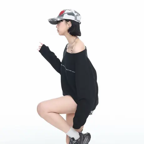 美式高街斜肩长袖印花卫衣女春秋新款休闲慵懒松弛感露肩薄款上衣商品大图