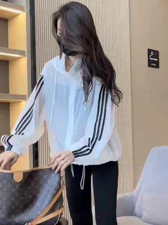 时尚防晒衣外套女2022夏季新款运动休闲连帽薄款防晒服棒球服上衣图片
