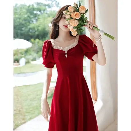 敬酒服新娘2023新款订婚红色小礼服女夏季平时可穿缎面连衣裙简约图片