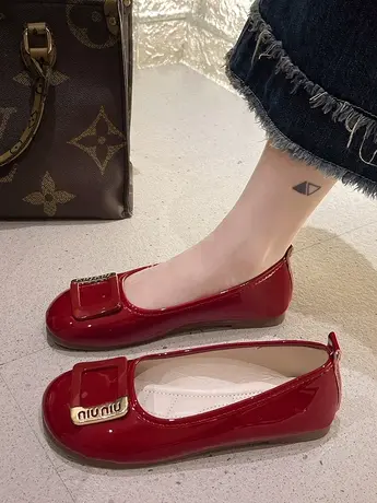 2023夏季新款百搭红色软平底豆豆鞋女法式复古一脚蹬金属方扣单鞋商品大图