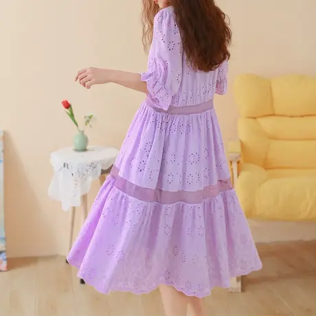 胖妹妹春装紫色镂空满幅绣连衣裙 加大码2023新款撞色V领连衣裙女商品大图