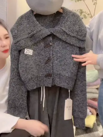 秋冬新款毛衣女时尚设计感大翻领牛角扣收腰针织开衫短款百搭上衣商品大图