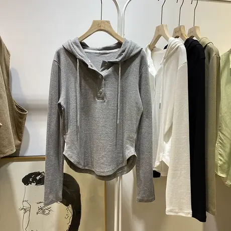 春季简约大气纯色圆弧下摆连帽套头长袖t恤女打底弹力修身帽衫潮图片