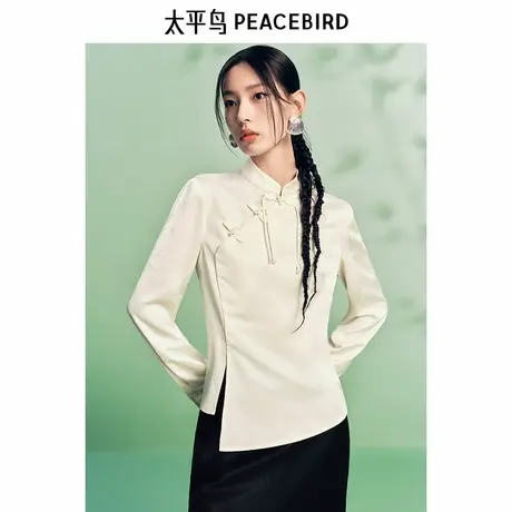 太平鸟新中式旗袍式盘扣上衣秋新款女生暗纹提花光泽感缎面上装图片