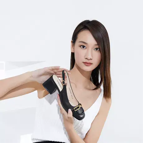 千百度春季新款粗跟后空套脚时尚百搭通勤透气舒适时装单鞋女商品大图