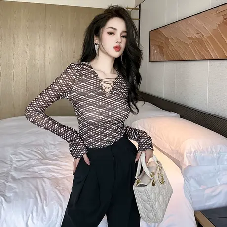 小众设计感港味复古chicV领上衣2025新款独特气质又a又飒打底衫女商品大图