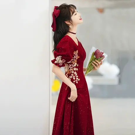 敬酒服新娘2023新款夏季丝绒刺绣法式方领结婚礼服订婚回门设计感图片