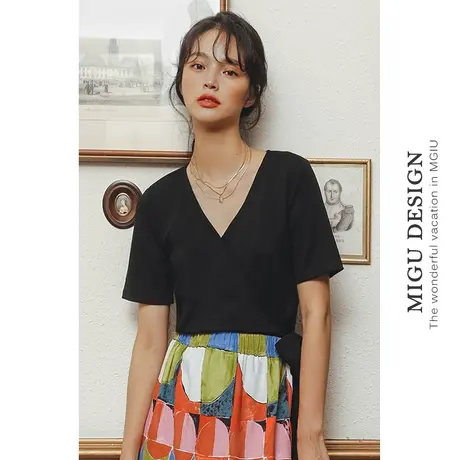 弥古黑色短袖t恤女夏薄款冰丝交叉v领针织上衣设计感小众绑带收腰图片