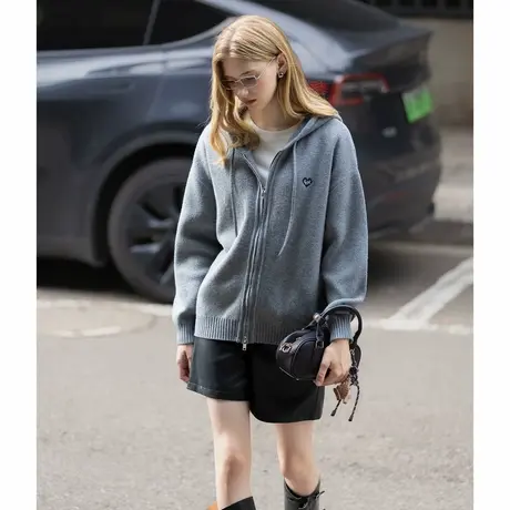 唐狮毛衣外套女秋冬精致爱心刺绣女士连帽净色开衫毛线衫TMTA图片