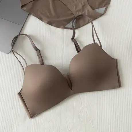 无痕光面内衣女小胸聚拢显大胸罩无钢圈防下垂收副乳文胸套装秋冬商品大图