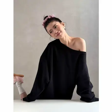 2025秋季设计感宽松斜领卫衣女美式辣妹百搭基础款露肩vibe风上衣商品大图