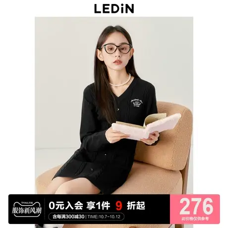 乐町学院风V领修身连衣裙23秋冬新款显瘦肌理感绞花毛针织连衣裙图片