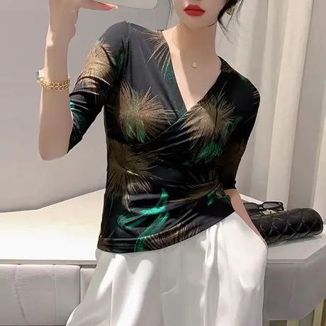 烫金印花T恤女五分袖初秋2024新款性感交叉V领上衣修身网纱打底衫图片