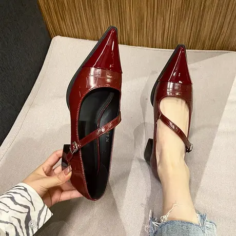 2023年气质单鞋夏季新款百搭一字式扣带尖头粗跟高跟鞋婚鞋不累脚商品大图