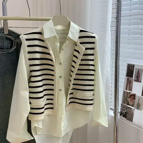 小香风金扣条纹针织马甲春季时髦叠穿圆领开衫减龄百搭毛衣背心潮图片