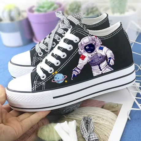 森女士小白鞋低帮帆布鞋宇航员松糕厚底女鞋夏秋季内增高韩版球鞋图片