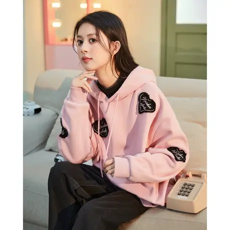 唐狮2024早春新款卫衣女粉色连帽宽松美式慵懒风爱心贴布上衣2.28图片