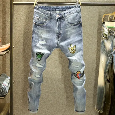 刮烂潮牌牛仔裤男款韩版潮流时尚修身小脚裤个性勋章刺绣破洞长裤商品大图