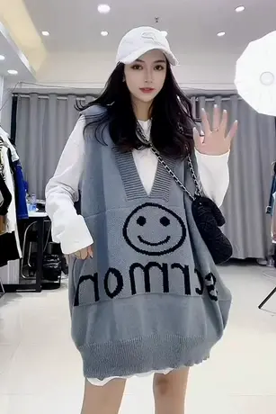 韩版设计印花卡通笑脸V领针织马夹2023秋季新款百搭休闲针织马甲图片