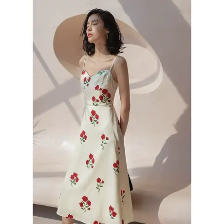 弥古法式玫瑰吊带裙高级感缎面连衣裙女夏三亚度假碎花长裙沙滩裙图片