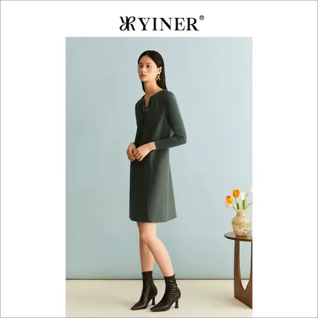 YINER音儿女装冬季法式收褶链饰小V领含绵羊毛连衣裙商品大图