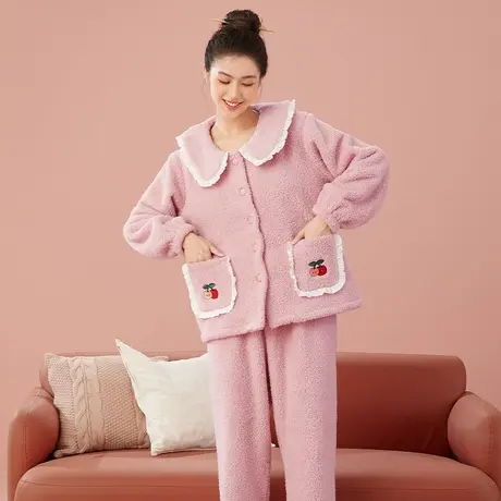 都市丽人米粒绒加厚宽松保暖柔软女睡衣花瓣形领口绣花口袋家居服图片