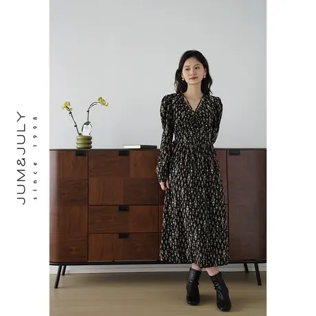嘉茱莉2023秋季新款法式碎花连衣裙女V领高腰裙小个子独特长裙图片
