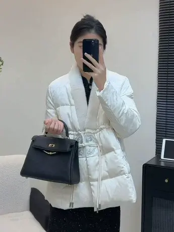 新中式盘扣水貂毛羽绒服女短款2023冬季新款加厚保暖国风上衣外套图片