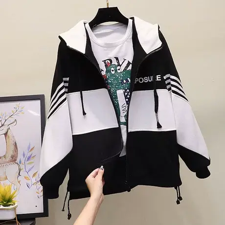 正品时尚个性黑白拼色卫衣字母绣花带帽蝙蝠袖学生减龄短大码外套图片