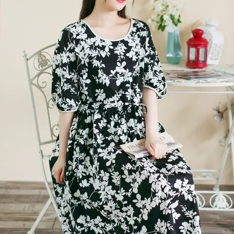 胖妹妹和风花朵黑色圆领小露背连衣裙 加大码2023夏季复古连身裙商品大图