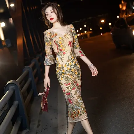 晚礼服女2024新款大牌名媛香槟色宴会优雅气质年会奢华连衣裙性感图片