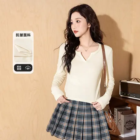 班尼路杏色长袖t恤女修身显瘦衣服v领打底衫女2024新款初秋上衣潮图片