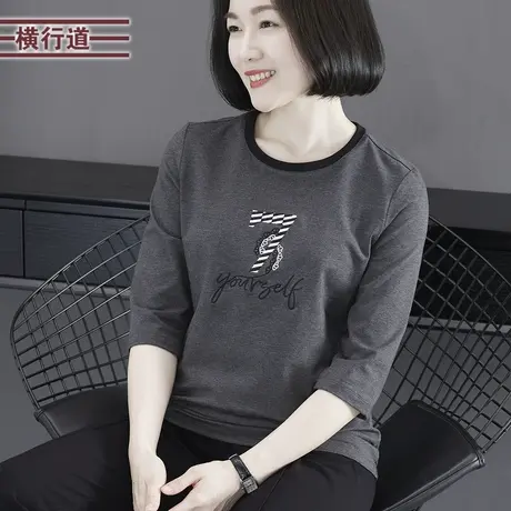 2023冬季新款简约休闲圆领绣花宽松中袖T恤女外穿大码妈妈装上衣商品大图